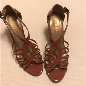 Mauve Moda Spana pumps.